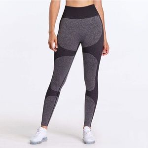 Black contour leggings